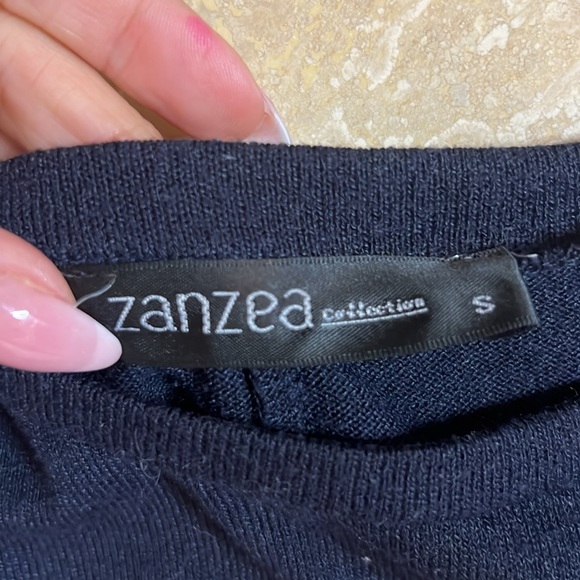 💕Cute top💕 - Picture 3 of 4